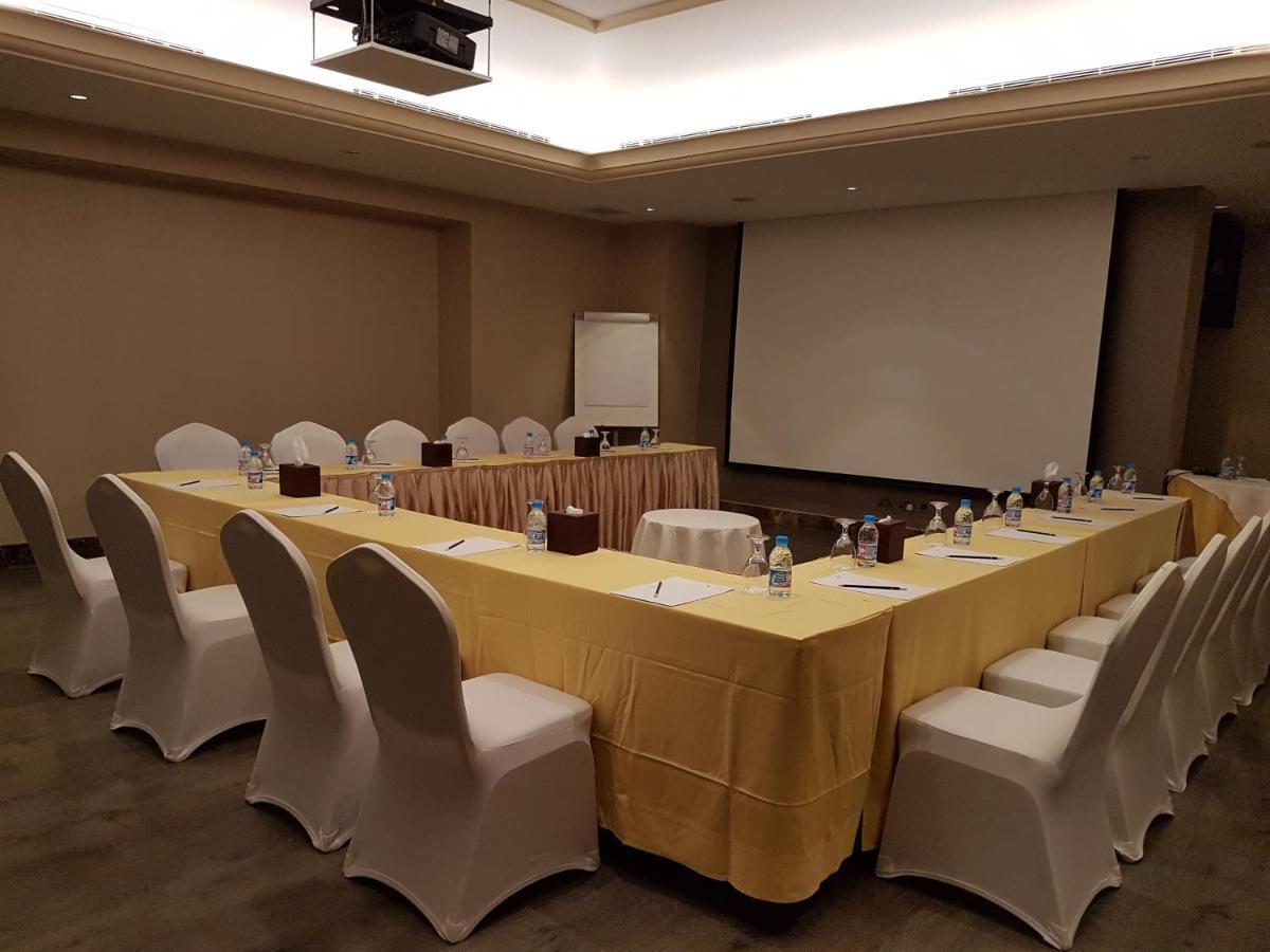Ramada Riyadh Hotel Екстериор снимка