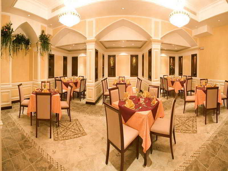 Ramada Riyadh Hotel Ресторант снимка