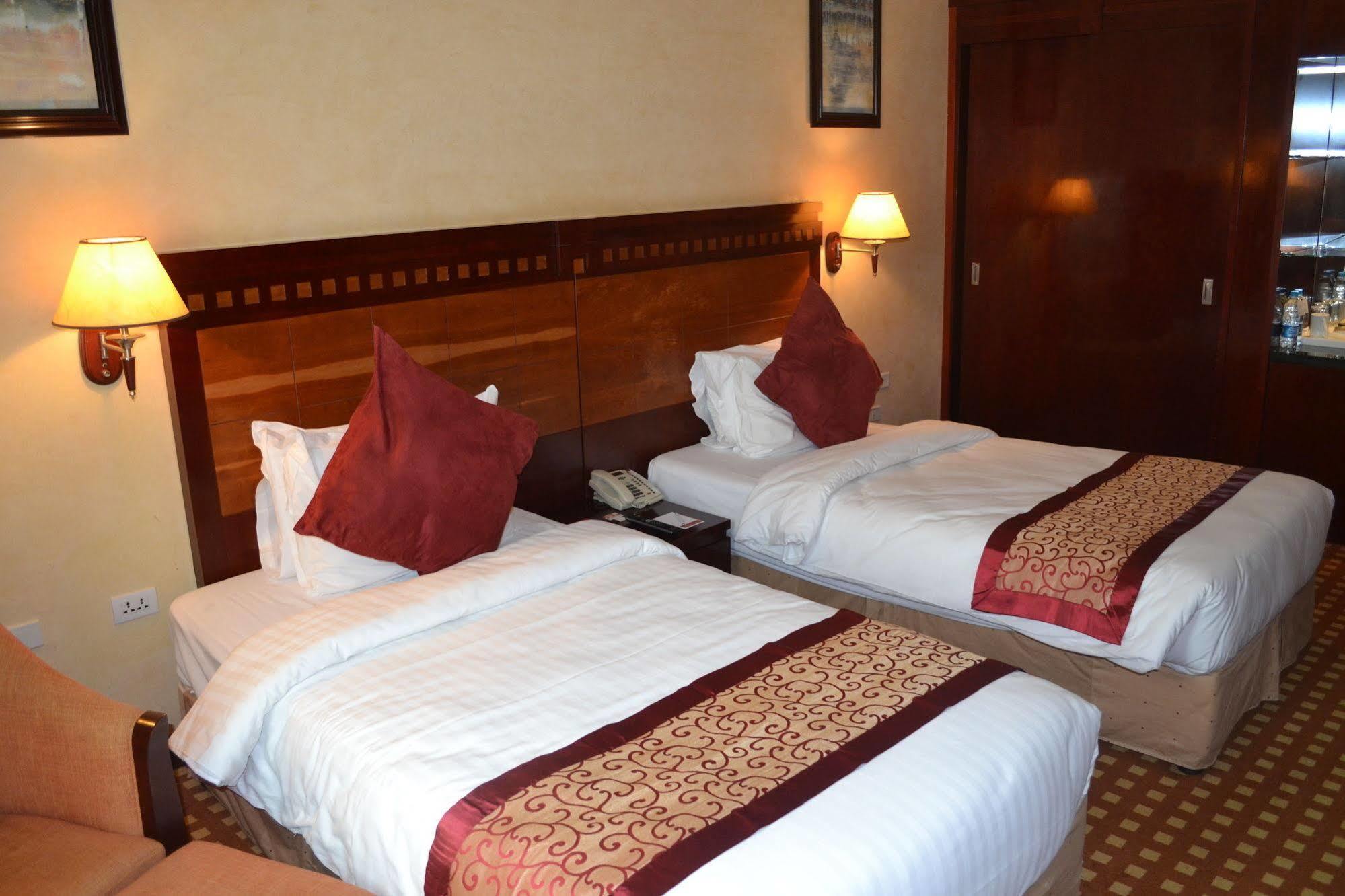 Ramada Riyadh Hotel Екстериор снимка